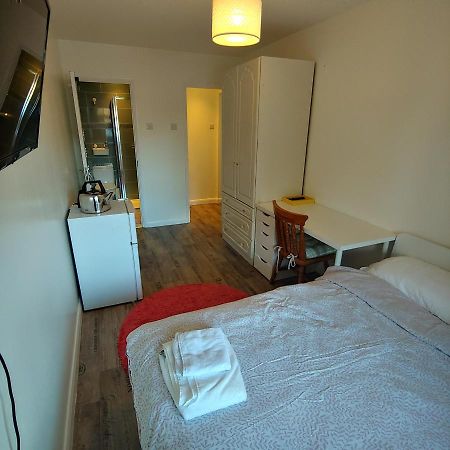 Ensuite Master Bedroom, Private Bathroom, Inside Family Home, Walking Distance To Harry Potter Watford  Dış mekan fotoğraf