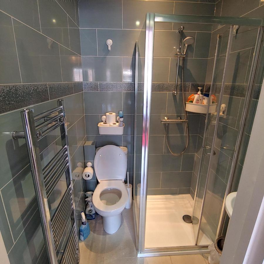 Ensuite Master Bedroom, Private Bathroom, Inside Family Home, Walking Distance To Harry Potter Watford  Dış mekan fotoğraf