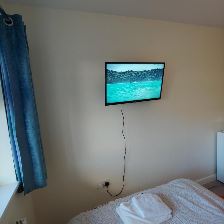 Ensuite Master Bedroom, Private Bathroom, Inside Family Home, Walking Distance To Harry Potter Watford  Dış mekan fotoğraf