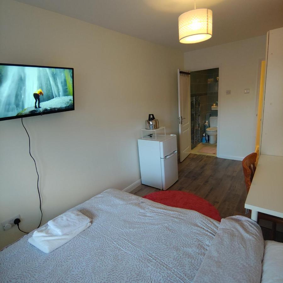 Ensuite Master Bedroom, Private Bathroom, Inside Family Home, Walking Distance To Harry Potter Watford  Dış mekan fotoğraf