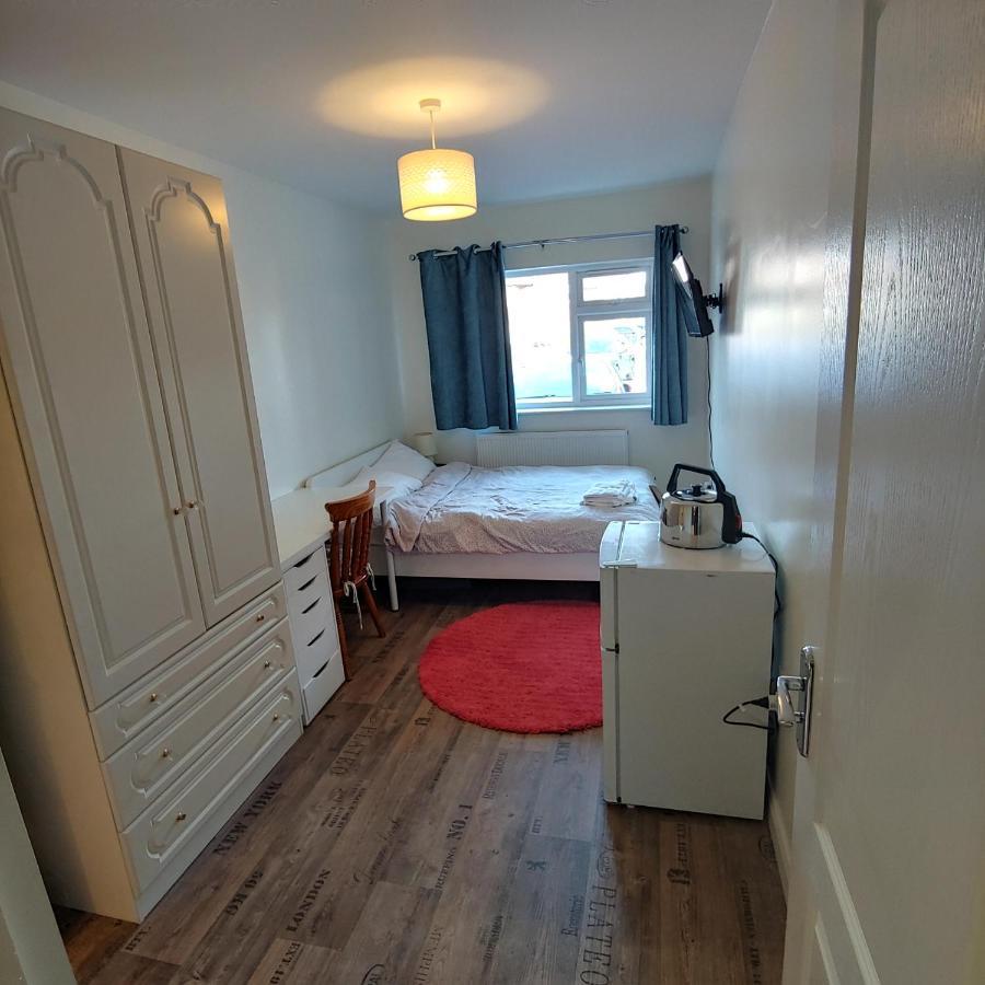 Ensuite Master Bedroom, Private Bathroom, Inside Family Home, Walking Distance To Harry Potter Watford  Dış mekan fotoğraf