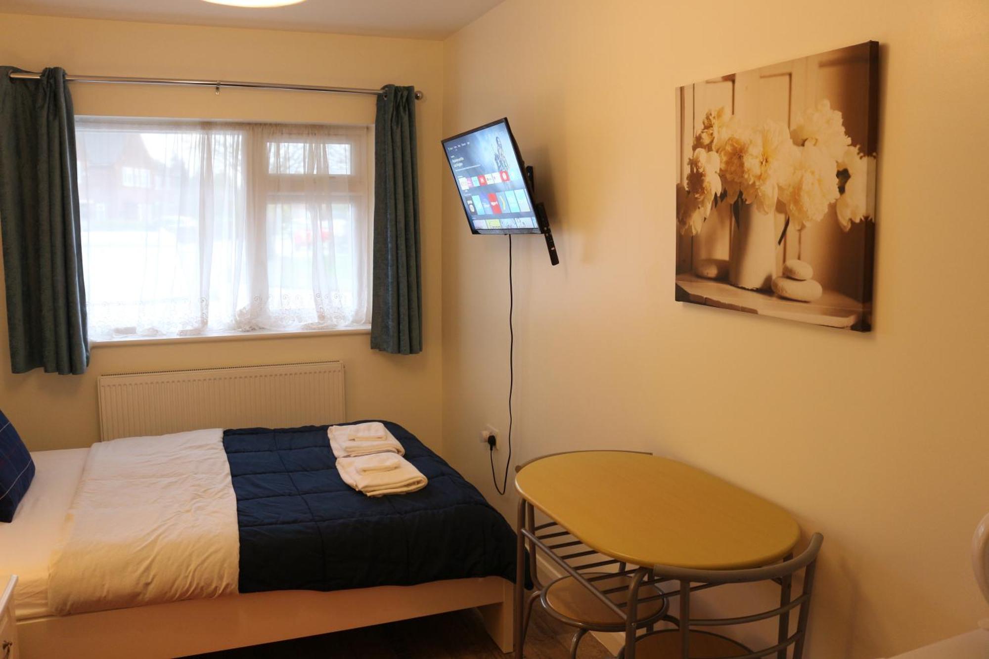 Ensuite Master Bedroom, Private Bathroom, Inside Family Home, Walking Distance To Harry Potter Watford  Dış mekan fotoğraf